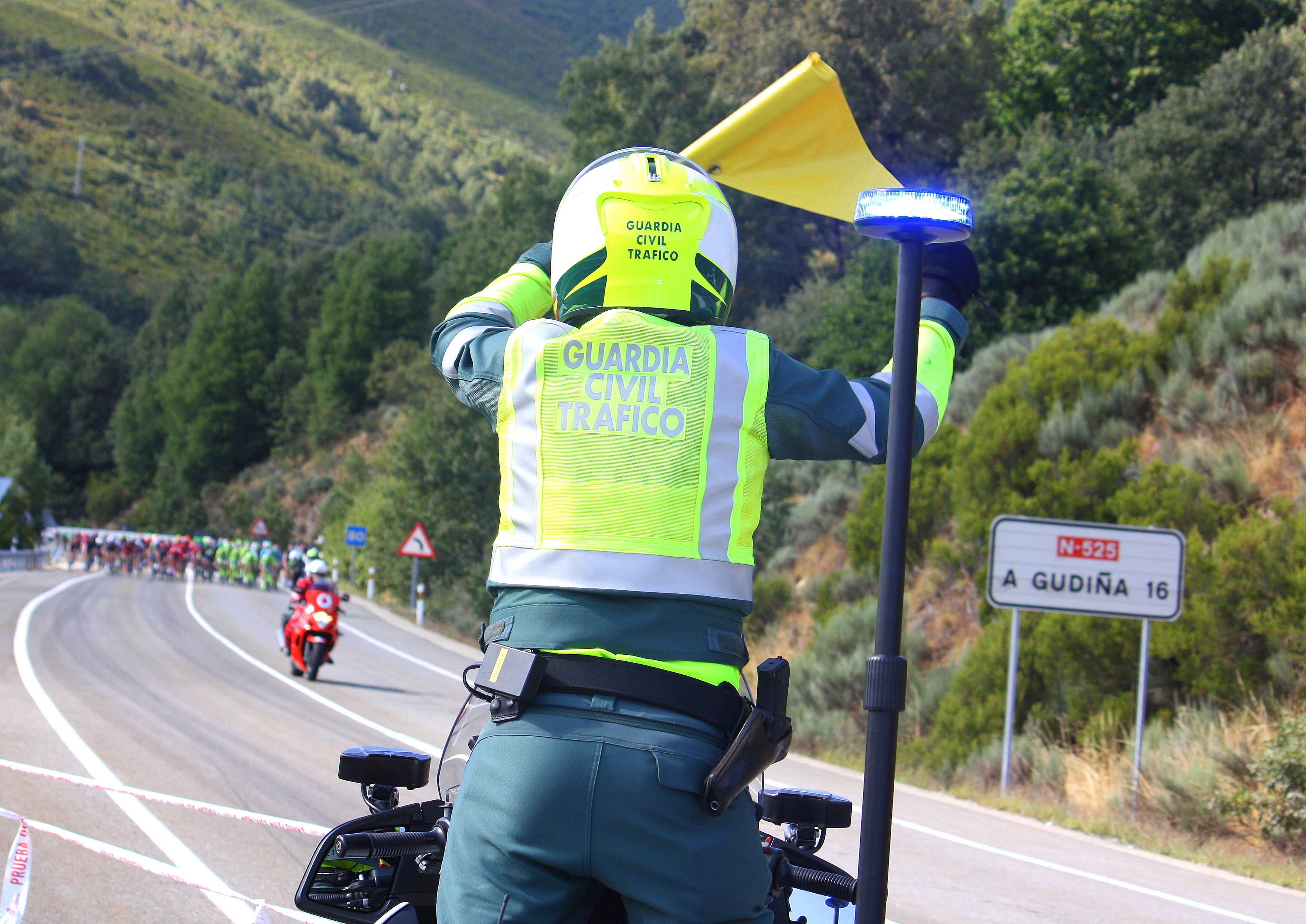 Motoristas de la ATGC en el dispositivo de la UMSV durante la vuelta ciclista.