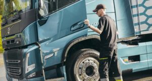 El Gobierno prohibe la participación del conductor en la carga y descarga.