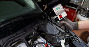 Los españoles gastamos cuatro veces más en bares que en mantenimiento del coche