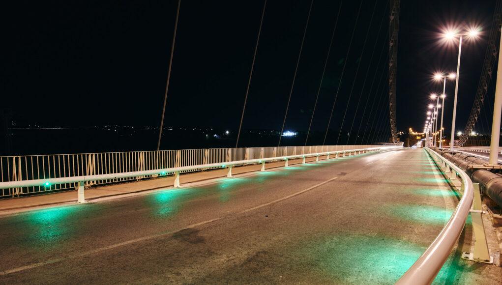 Metaurban barrera carretera noche