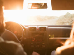 parabrisas sucio deslumbramiento sol