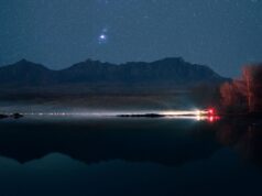 luces coche noche carretera