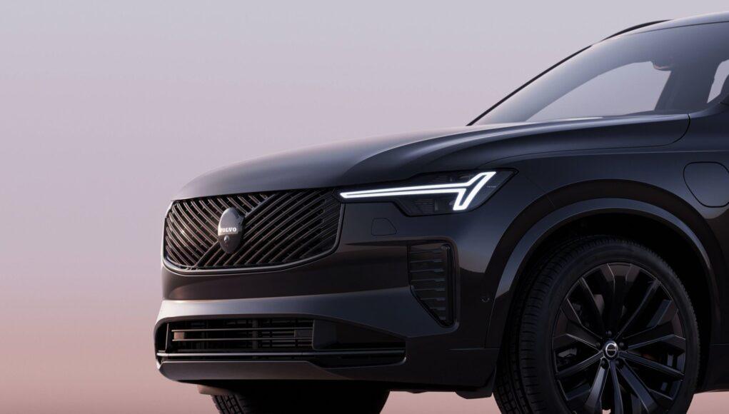 Volvo XC90 Black Edition exterior
