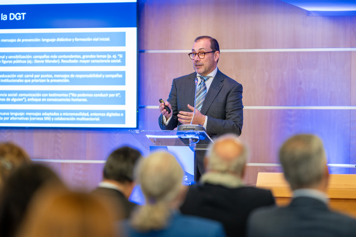 Presentación del informe de FESVIAL sobre 25 años de prevención y seguridad vial en España, centrado en la evolución de la siniestralidad y el impacto del alcohol al volante.