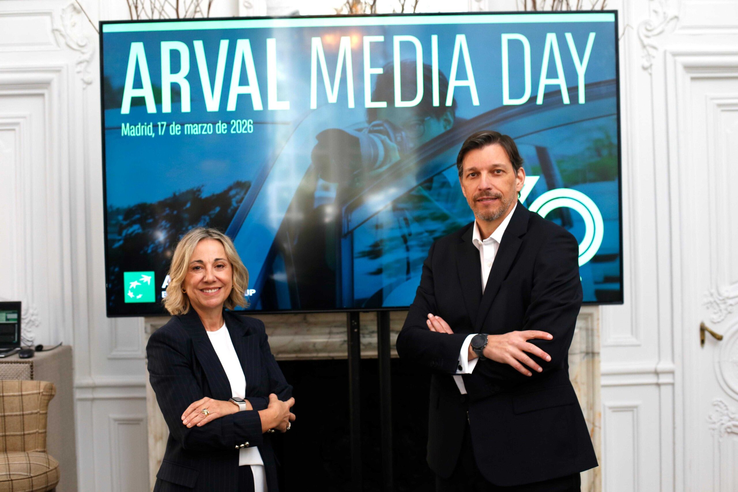 Miguel Cabaça, director general de ARVAL España, y Arantxa Hernando, directora de Operaciones en Arval España