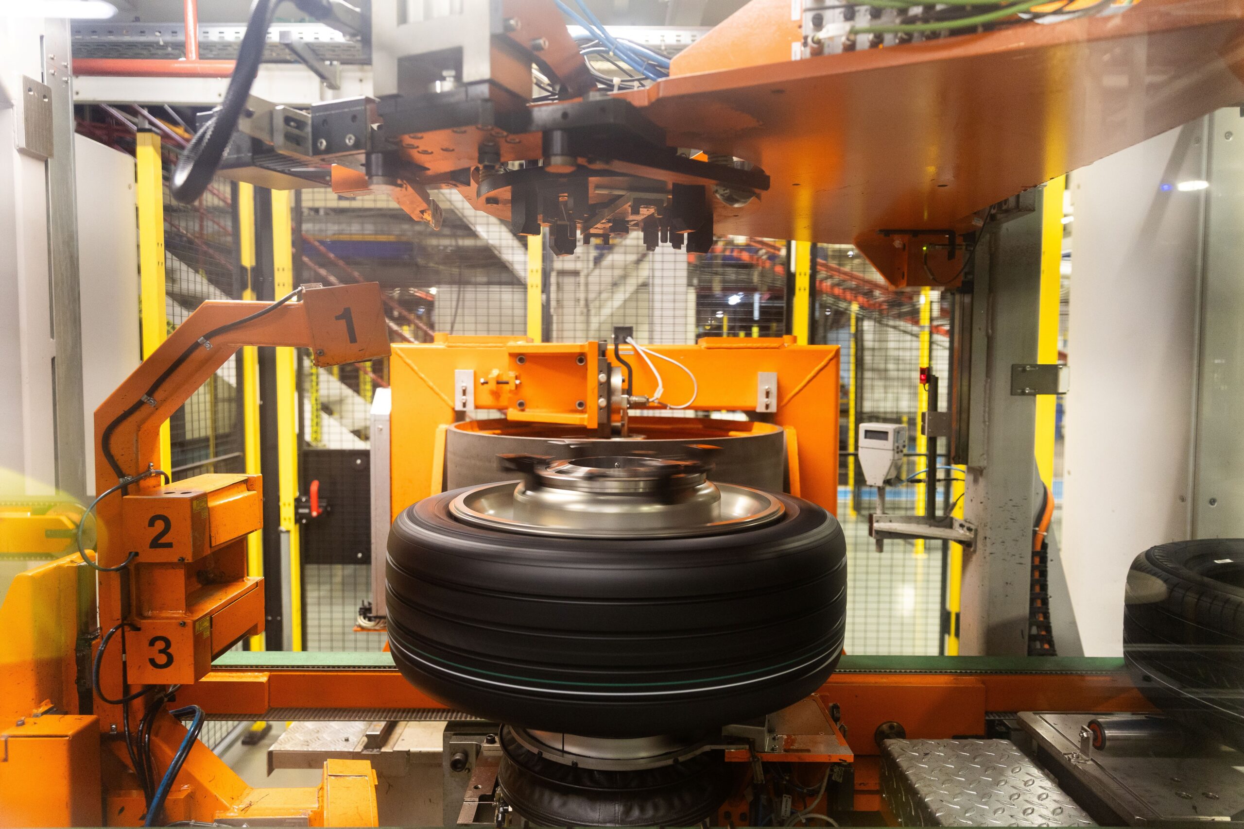 control de calidad de neumáticos en la fabrica de Michelin en Vitoria