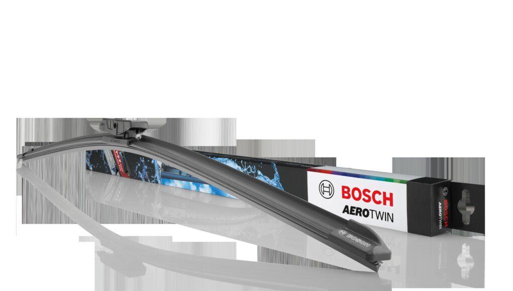 Limpiaparabrisas Bosch sobre el parabrisas de un vehículo, sistema que cumple 100 años en 202