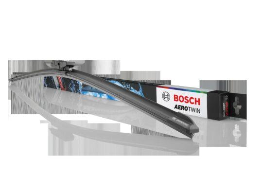 100 años de limpiaparabrisas: de la visibilidad a los ADAS Limpiaparabrisas Bosch sobre el parabrisas de un vehículo, sistema que cumple 100 años en 202