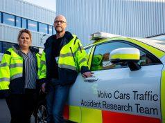 Investigar los siniestros reales para salvar vidas: más de 50 años aprendiendo de los accidentes con Volvo Especialistas de Volvo Cars investigan accidentes de tráfico y analizan los daños de los vehículos para desarrollar nuevos sistemas de seguridad.